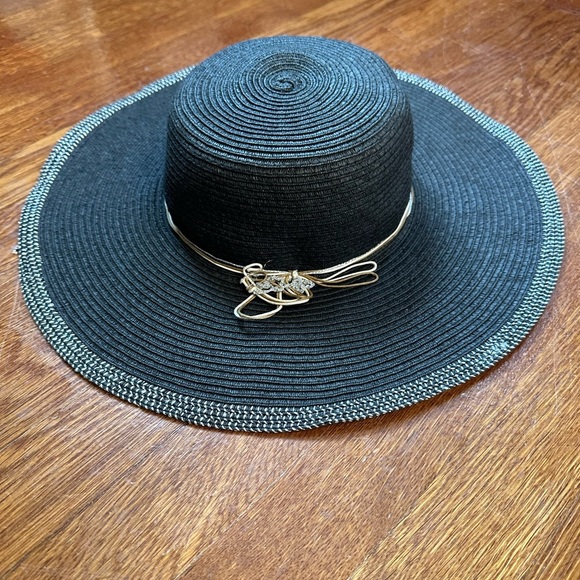 Sun hat - Picture 2 of 3